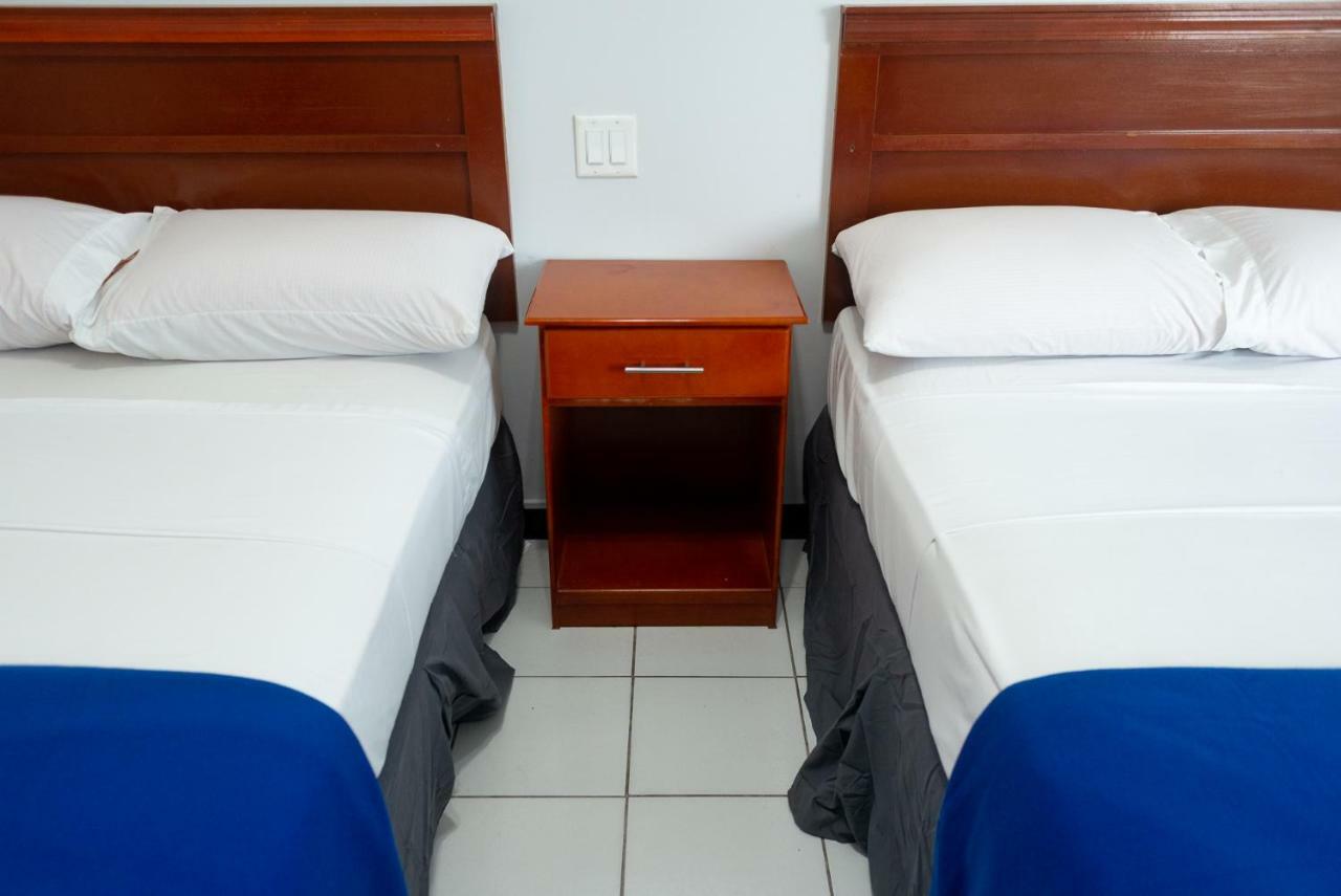 Status Hotel جورج تاون المظهر الخارجي الصورة